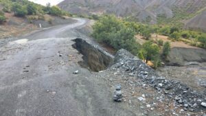 elazigda koy yolunda cokme zlM8g9HW.jpg